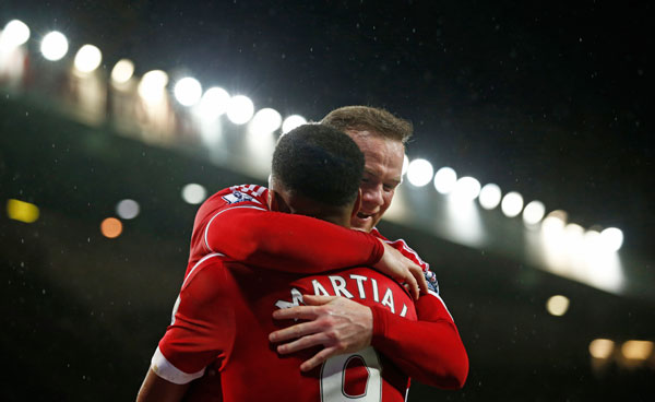 Rooney và Martial cùng nổ súng đưa Man Utd trở lại với chiến thắng. Ảnh: Reuters.