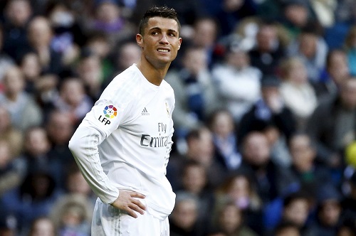 Nỗi thất vọng của Ronaldo trong trận thua ở vòng 26. Ảnh: Reuters.