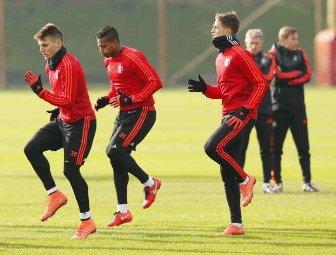 Football Soccer - Manchester United Training - Manchester United Training Ground, Manchester, England - 24/2/16 Manchester United's Guillermo Varela, Antonio Valencia and Adnan Januzaj during training Action Images via Reuters / Jason Cairnduff Livepic EDITORIAL USE ONLY.