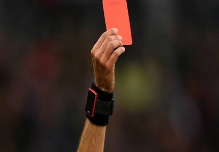 Thẻ đỏ là gì? Tìm hiểu về luật thẻ đỏ trong bóng đá