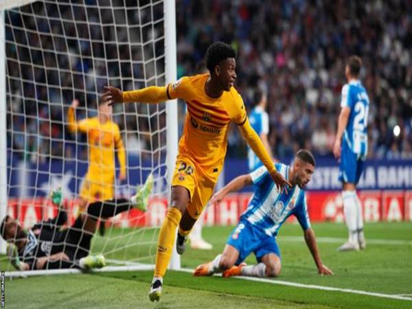 Trận đối đầu kịch tính giữa Barcelona và Espanyol